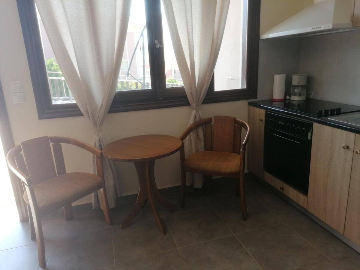 Ionion Fos Aparthotel Nikiana Bagian luar foto