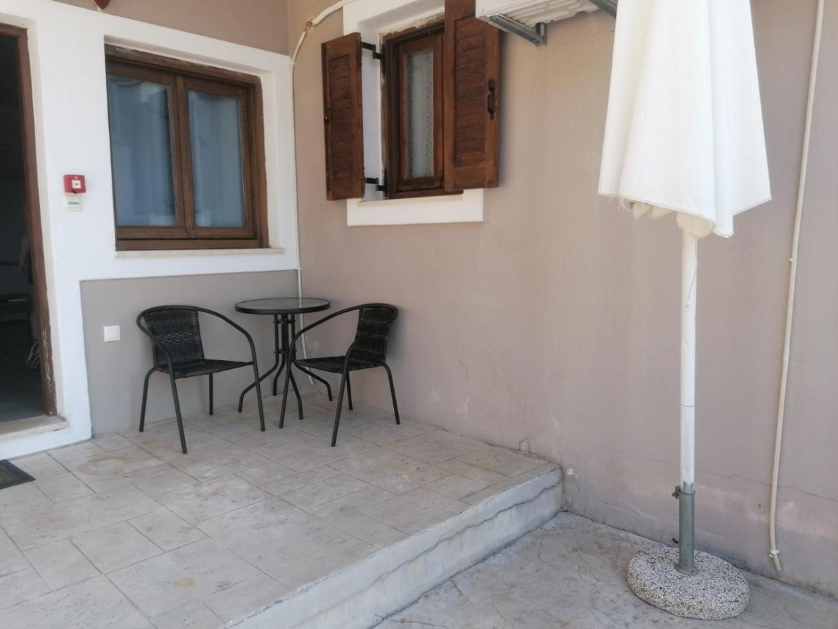 Ionion Fos Aparthotel Nikiana Bagian luar foto