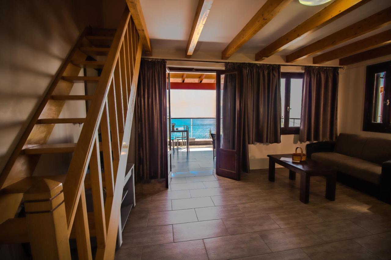 Ionion Fos Aparthotel Nikiana Bagian luar foto