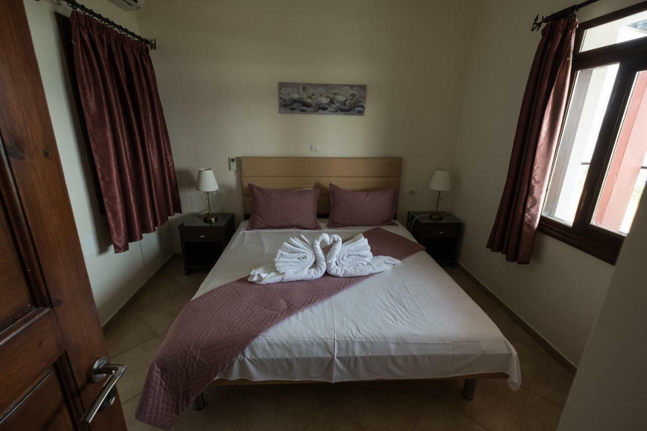 Ionion Fos Aparthotel Nikiana Bagian luar foto