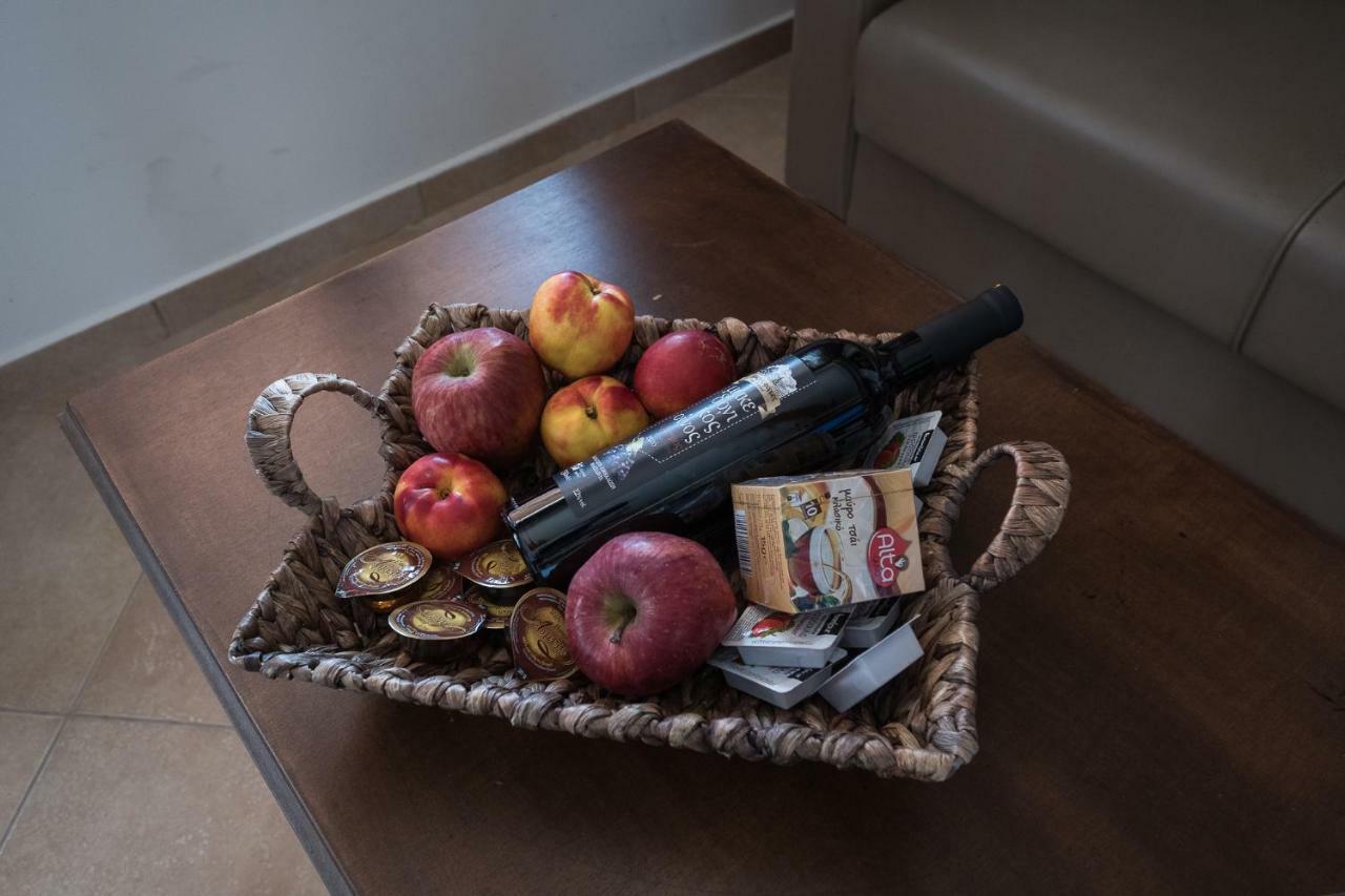 Ionion Fos Aparthotel Nikiana Bagian luar foto